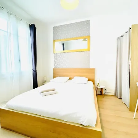 F2 Golden Lounge, Hyper Centre, Parking Apartment